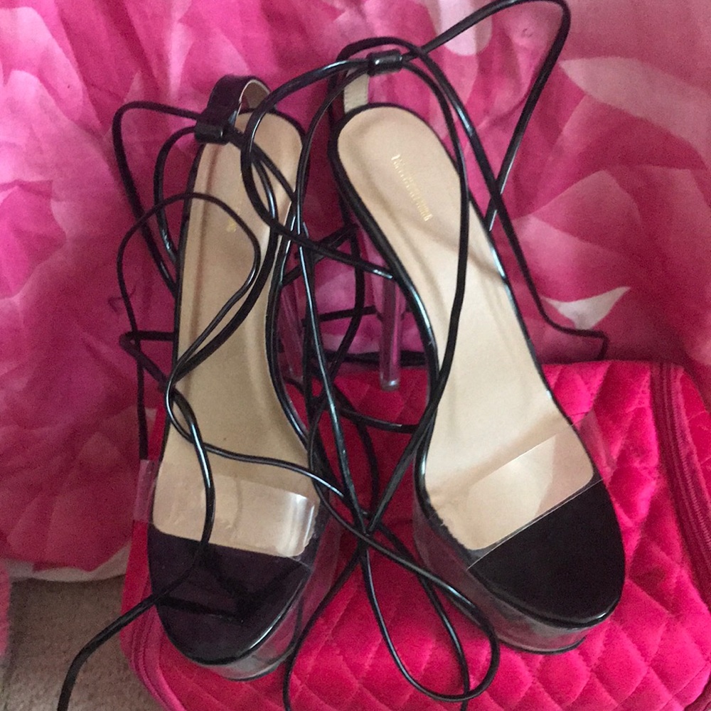 Clear and black heels 👠